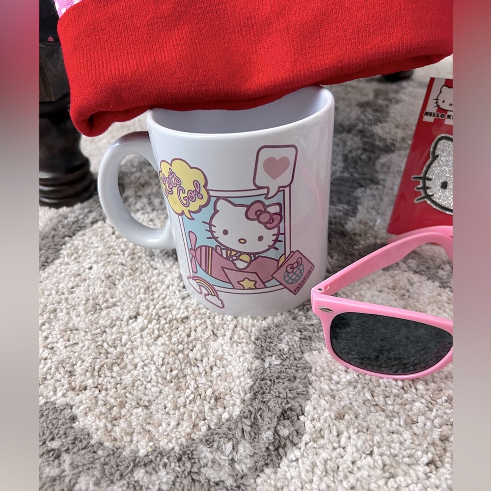 Hello Kitty Holiday Bundle - Picture 2 of 5